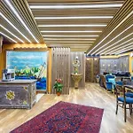 Wonder Wood Hotel